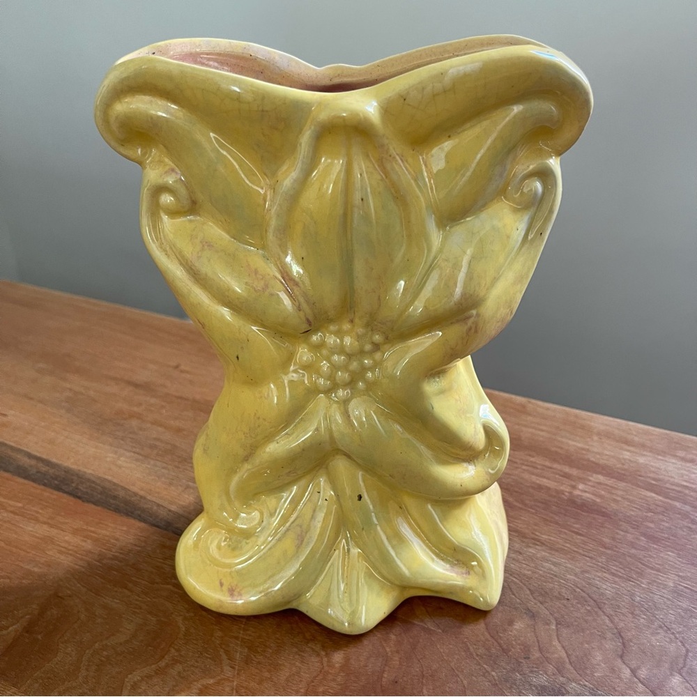 Vintage 1940s Gonder Pottery 8” Vase Yellow Starflower Art Deco Floral Ceramic